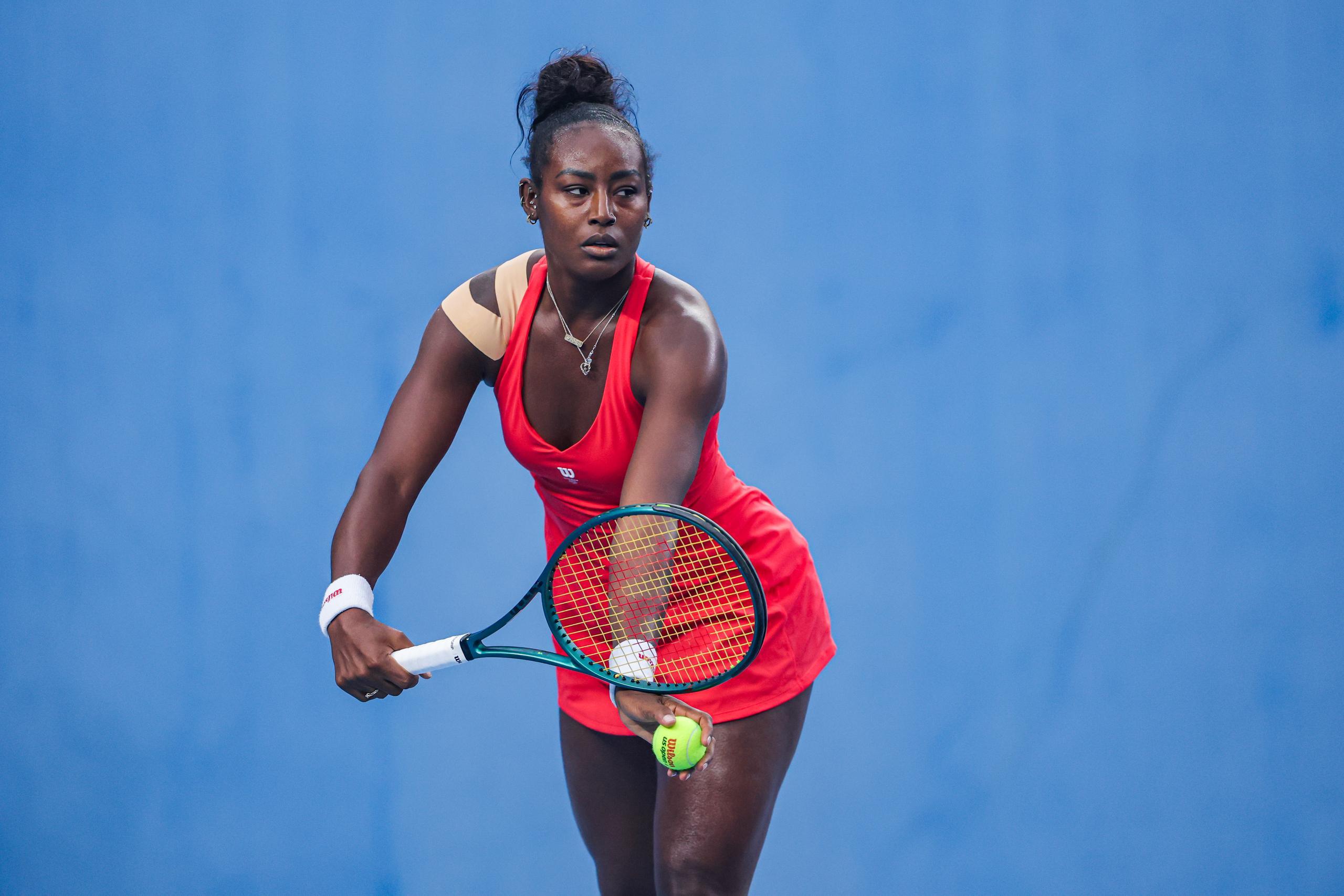 单打第二轮，3号种子帕克斯以1-66-16-1逆转尤万，锁定一个八强席位。接