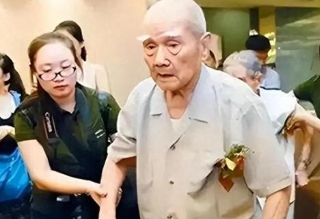 瞒了整整54年！72岁台湾老兵回江苏老家探亲，一杯家乡酒下肚突然嚎啕大哭，