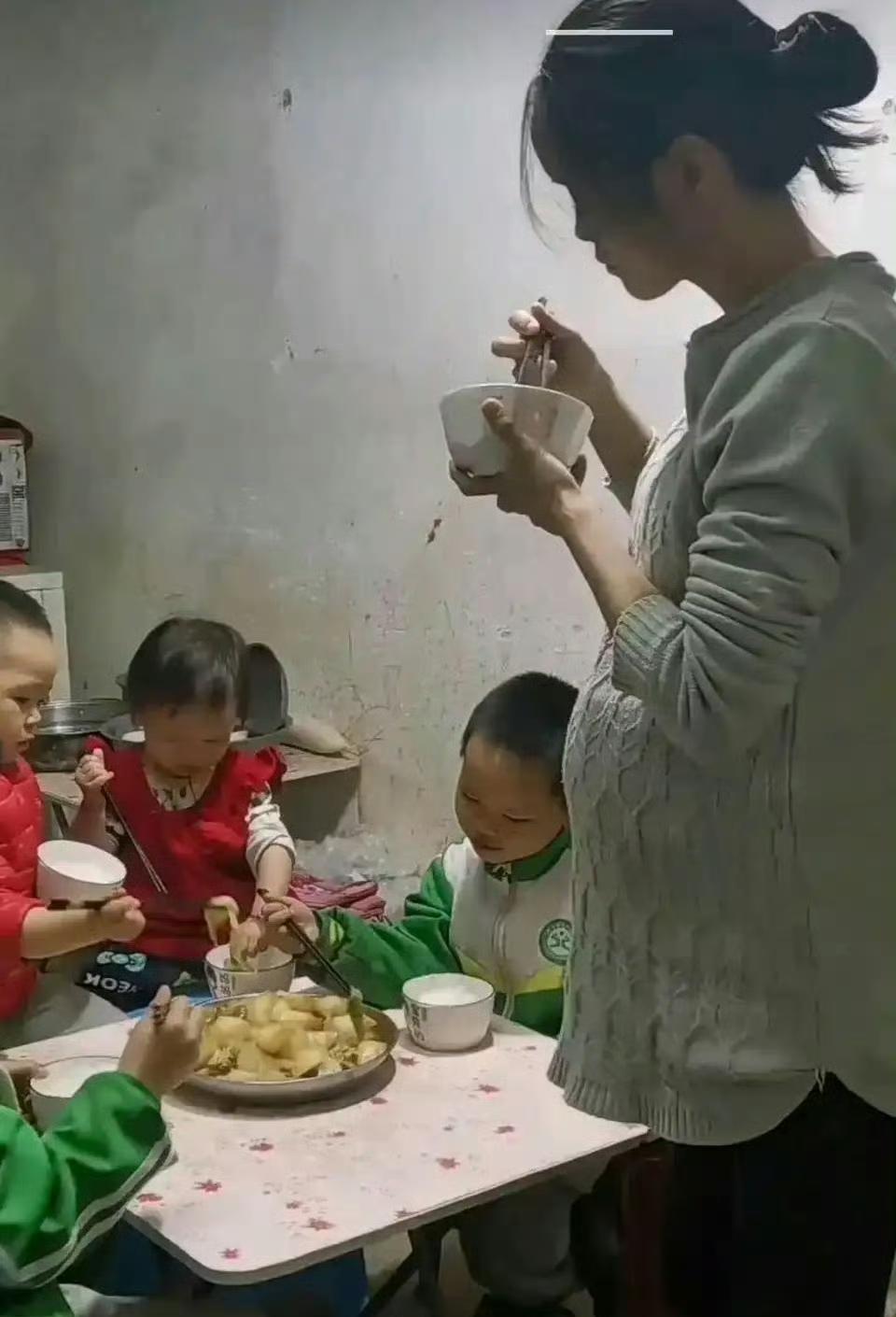 六个人吃一个菜，为什么还要生？