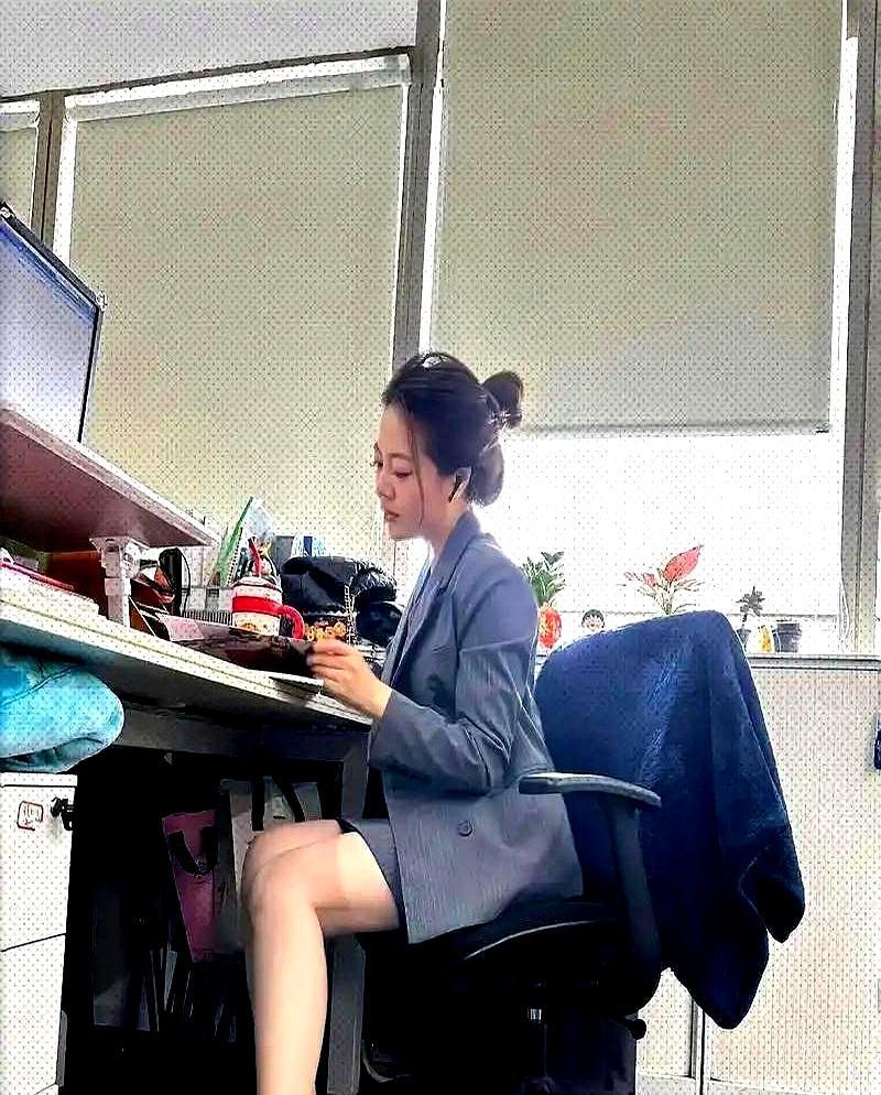 高跟鞋终于不跟“受罪”绑一起了。现在35%的新款主打“踩棉花”，气垫、智能