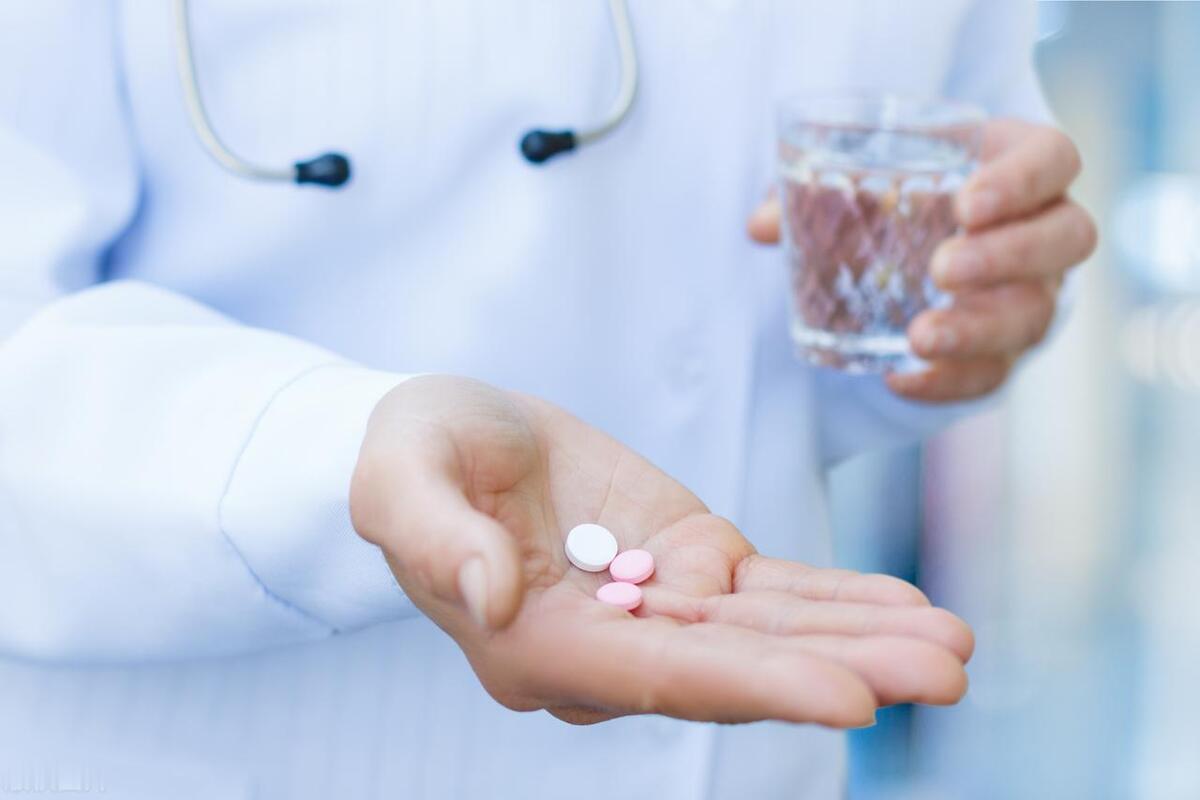 酒精肝的三大时期：症状不同，一旦出现，立即戒酒！酒精对肝脏的伤害不是突然发生