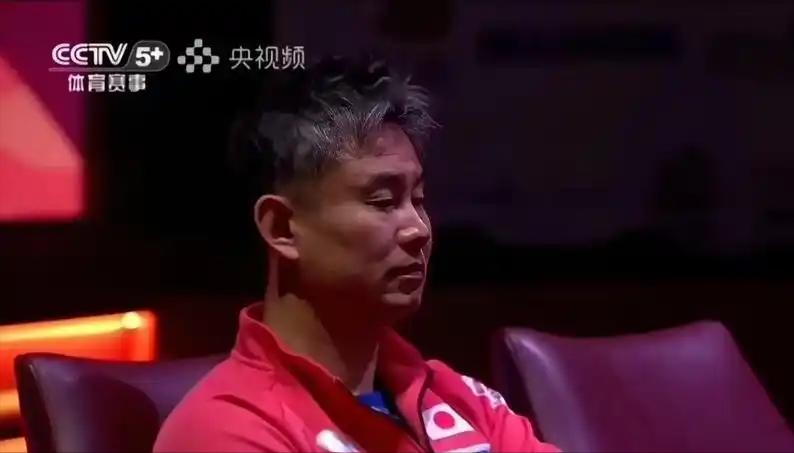万万没想到，亚运会女单半决赛，张本美和对战王曼昱，场边坐着的，居然不是她爹张本宇