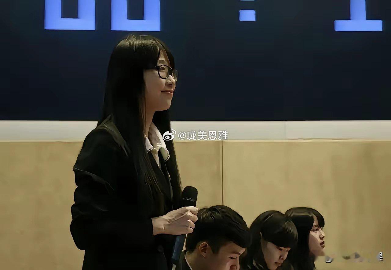 我妈有两个“老公”，武大毕业生余思月的母亲节“出轨”文案，让我对武汉大学彻底去魅