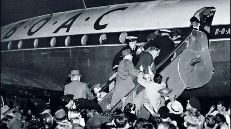 1954年，一群澳大利亚公民试图阻止武装克格勃特工将一名苏联叛逃者的妻子强行遣