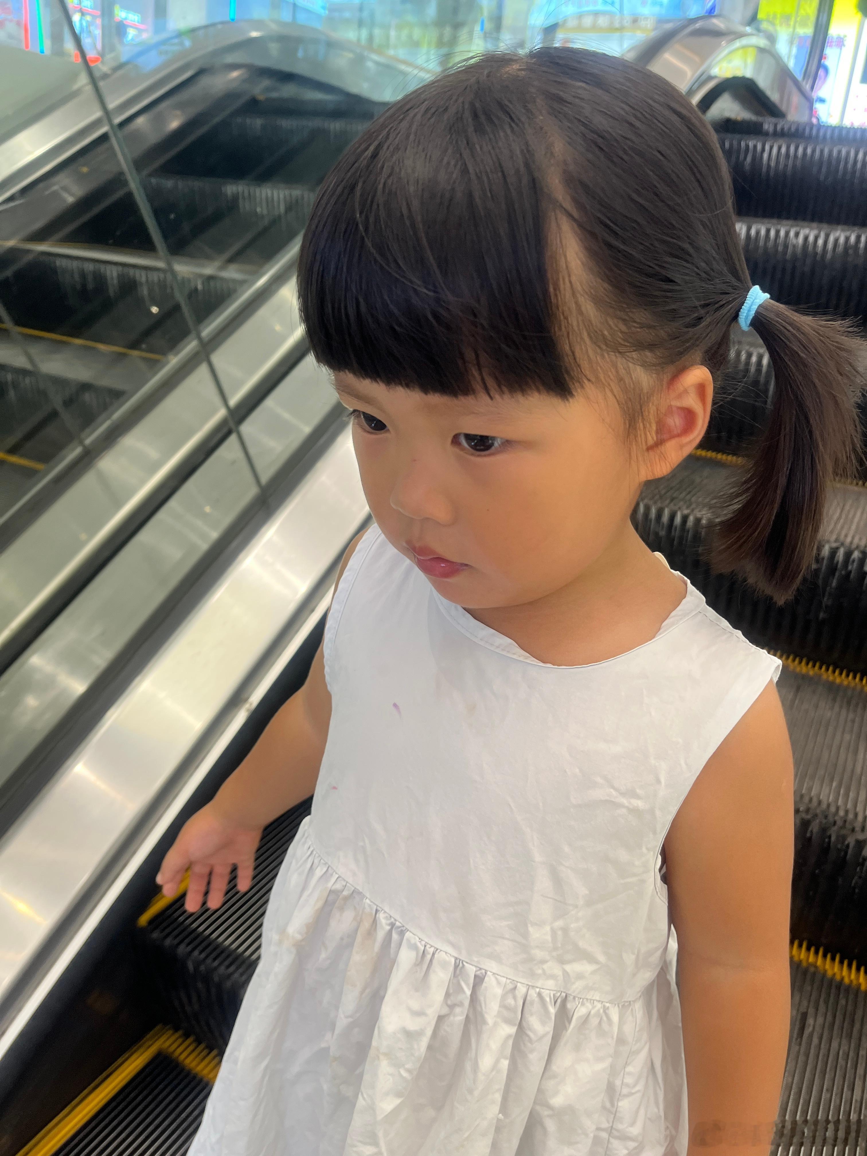 剪了刘海，好看吧​