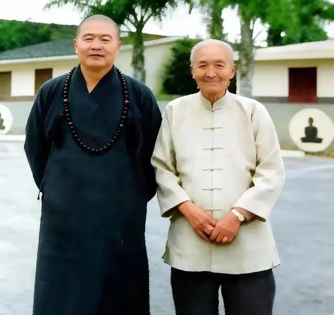 1989年，星云法师重回离别40年的故乡江苏扬州，于已经88岁的老母亲李玉英的合