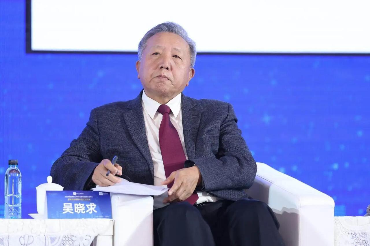 终于有人把这层窗户纸给捅破了。人大那个吴晓求教授，说得真叫一个扎心：老百姓取