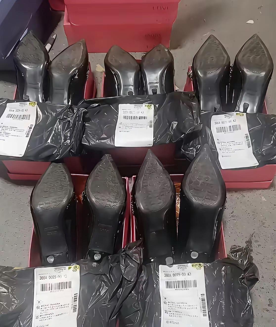 浙江鞋店主爆料，发往山西北方技工学校的高跟鞋大批量退回。退回鞋子全部带有穿着磨损