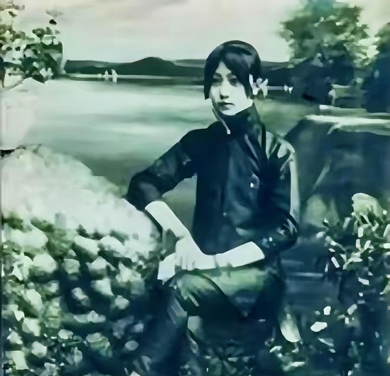 1914年，27岁的蜀军都督爱上14岁青楼女子，管事的要3万赎金，他正要付钱，却