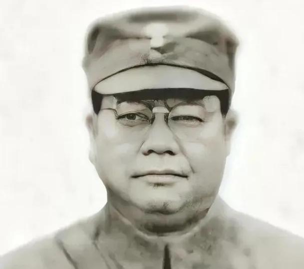 1938年，桂军176师长俘虏了两名日军。看着日军矮小的身材，师长凌压西没说话，