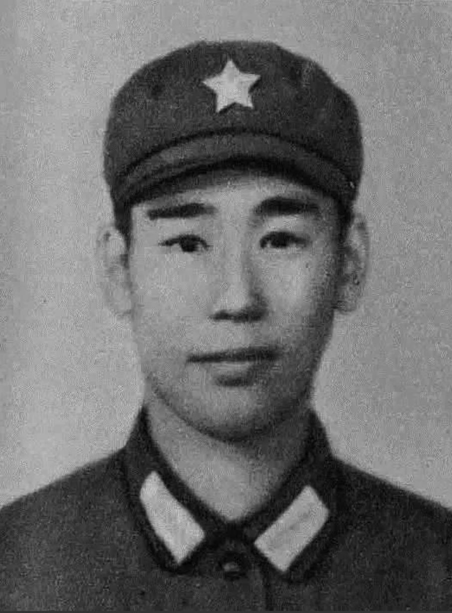 1979年2月，姜利民摸到了越军阵地，越军没有发现他，谁知他突然打开手电筒，越军