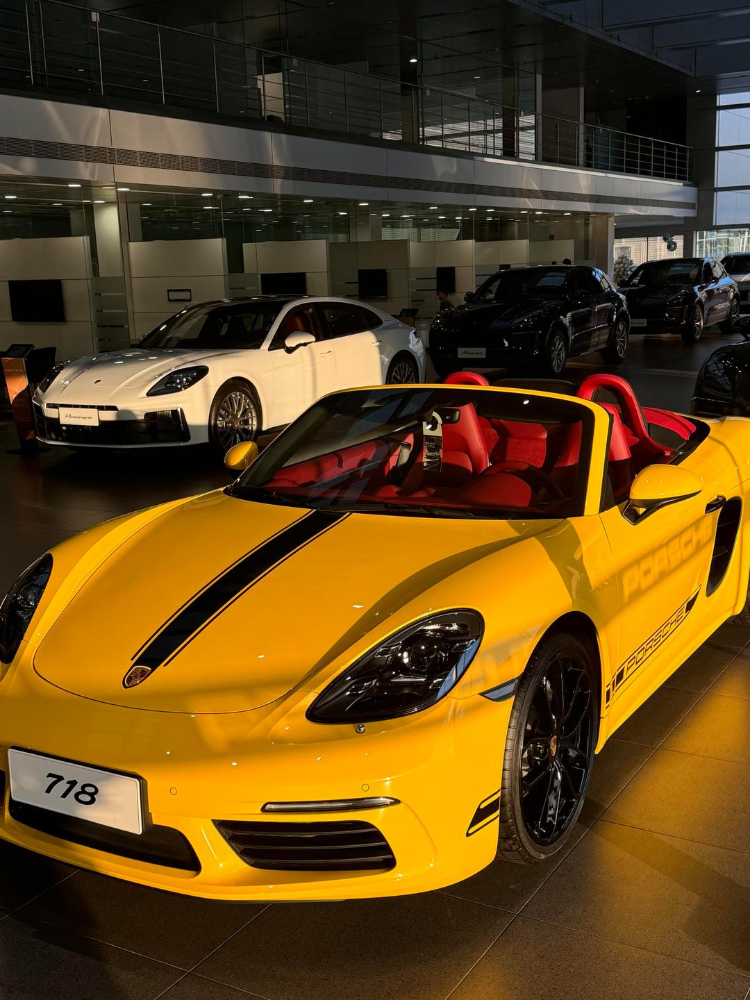 保时捷回应多款油车将停产保时捷要砍掉油车了？最近回应来了，燃油版Macan会卖