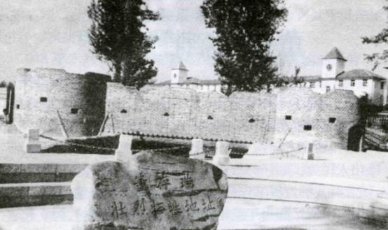 1948年5月25日，隆化，巨响之后，董存瑞烈士没有留下遗体。爆炸后的现场，只找