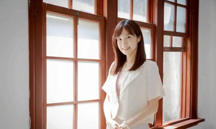 民众党美女发言人杨宝桢履新新竹市府发言人，引发多方猜测其意在2026年的市议员选