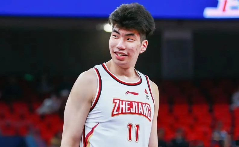 四川输浙江，周琦国家队再无地位！昨天一战，余嘉豪是肉眼可见变强了。虽然昨天周