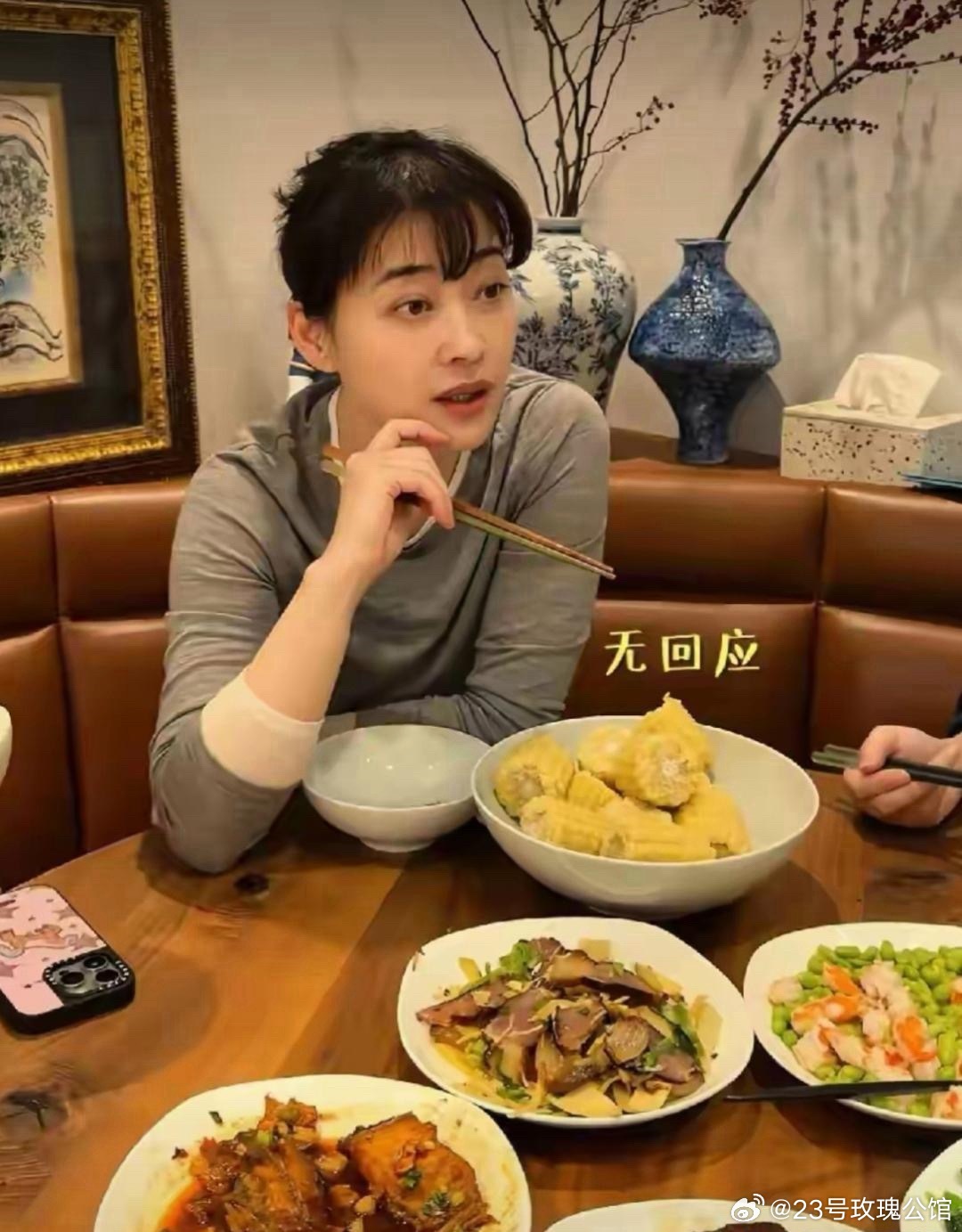 梅婷自己在家吃的也太丰盛了。