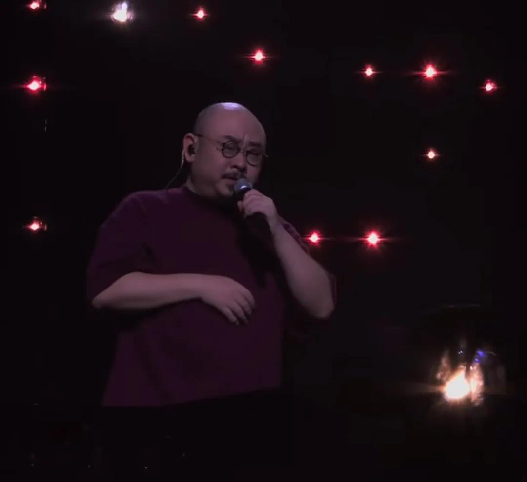 娱乐圈的残酷，在刀郎身上应验了！昨晚，刀郎的演唱会在重庆站完美落幕。现场人声