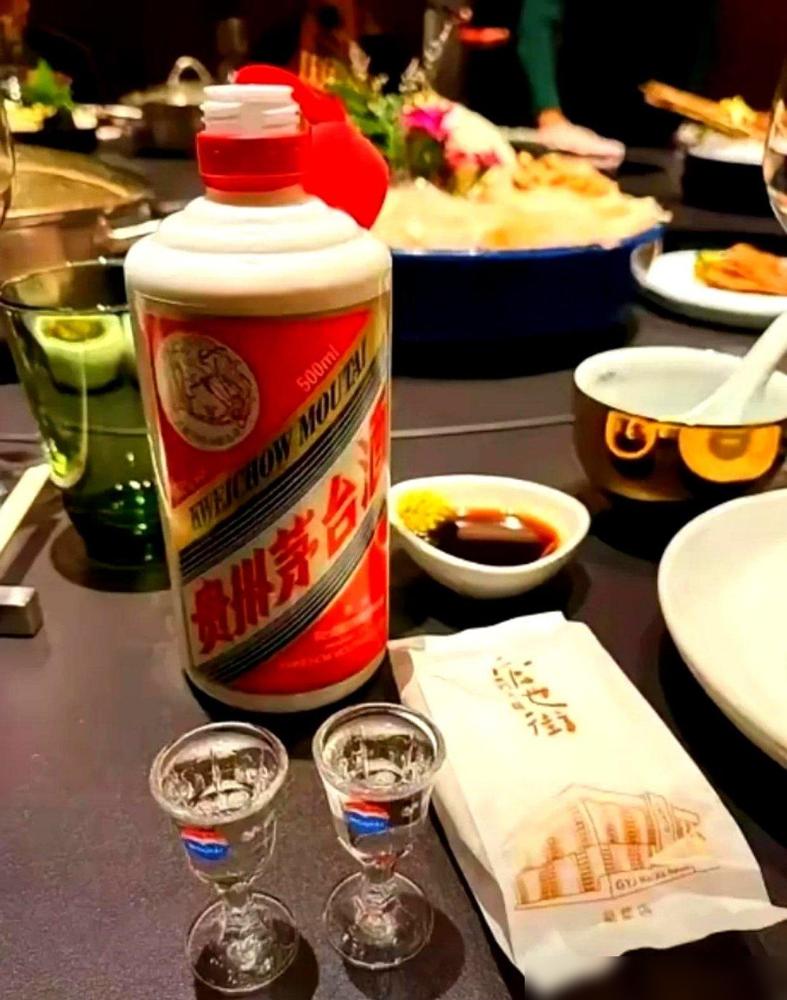 对比十几年前的基层风气，现在体制内的酒局，可以说是断崖式减少。我零几年刚进乡