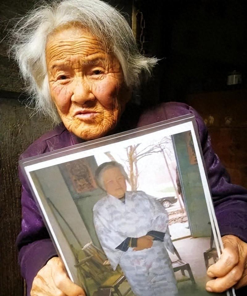 她伪装中国人，曾与4个中国人结婚，临死前一张照片暴露其身份你们知道这位“假