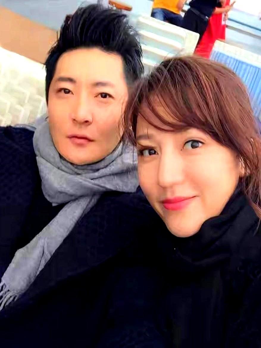 郭京飞想花点钱，得先过老婆关，再跑大姨子鲍蕾家复议。他自己爆料，挣的钱全上交