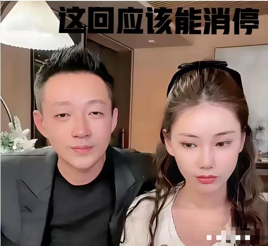 没出月子，她就晒图，抱着孩子跟闺蜜合影。意思就是，我可以晒孩子，张兰不能晒。又急