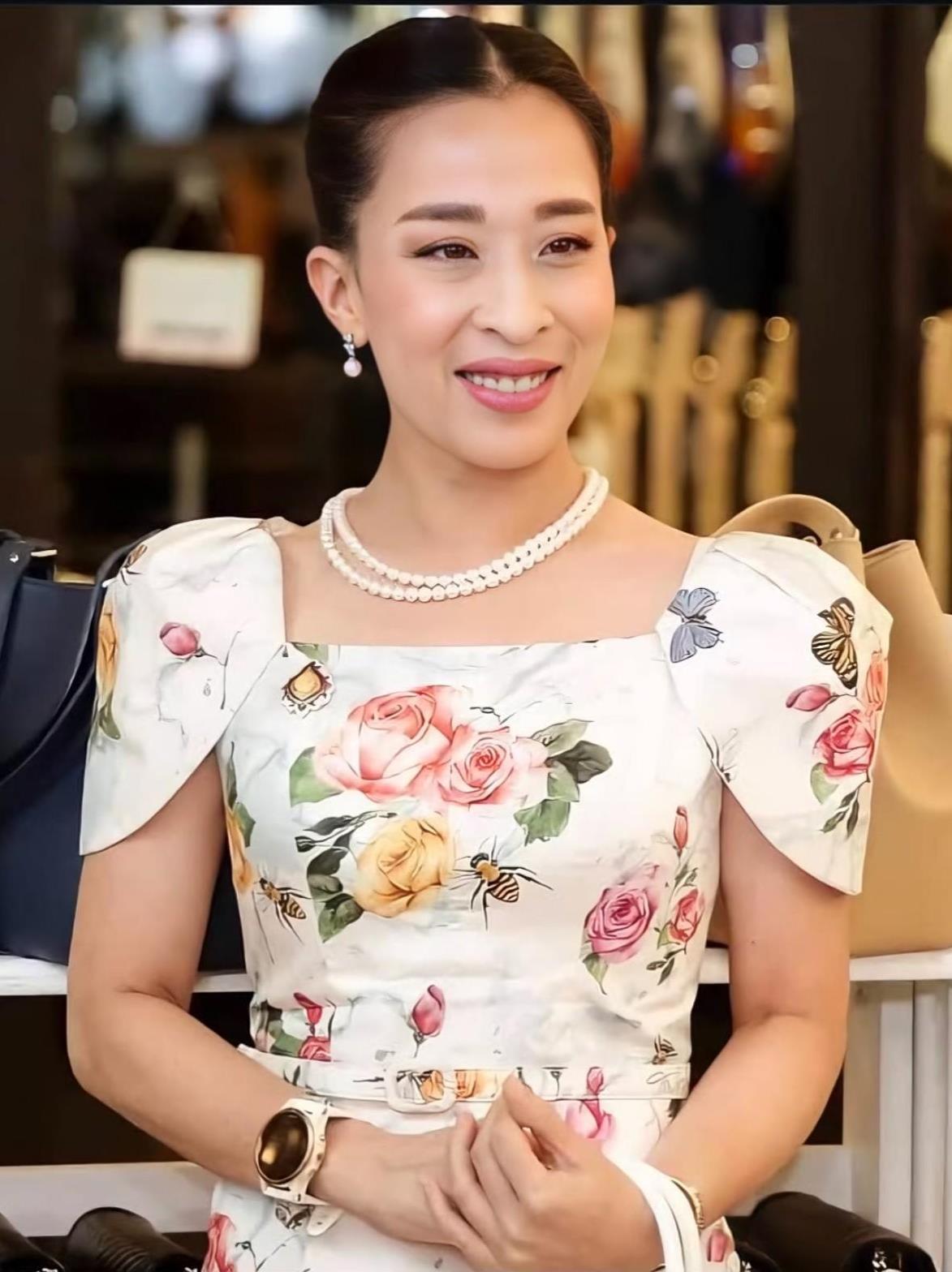 8月22日，泰国王室突然宣布任命嫡长女帕差拉公主当暹罗皇家武装部队总部及皇家武装