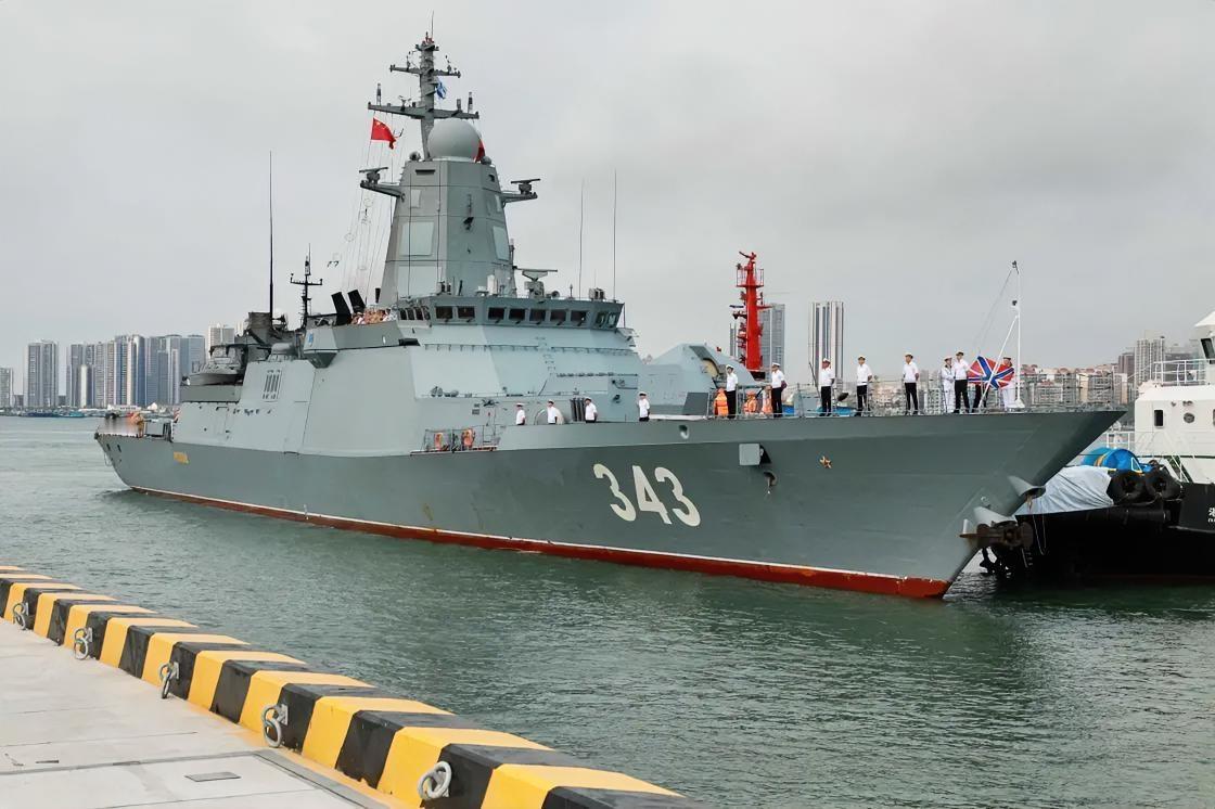 4月15日上午9时许，俄罗斯海军舰艇编队抵达广东湛江某军港，要开启为期5天的友好