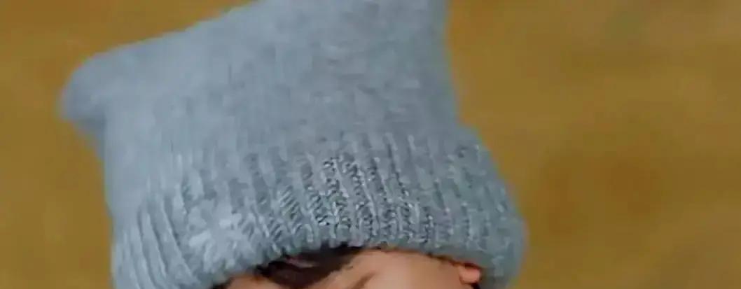 沈腾赌对了。一个新人，27次NG，8个月延期。40%的预算超支，全砸在了胡先