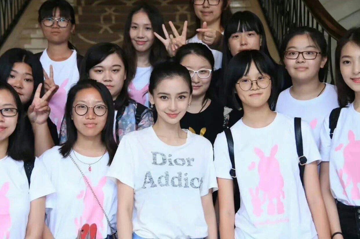 果然...不是什么人都能当明星的。