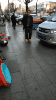 老哥看起来巨有钱啊