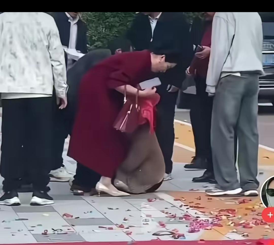 欠债400多万还逍遥，债主讨债反遭粗暴对待，这还有天理吗？有人欠下400多万巨款