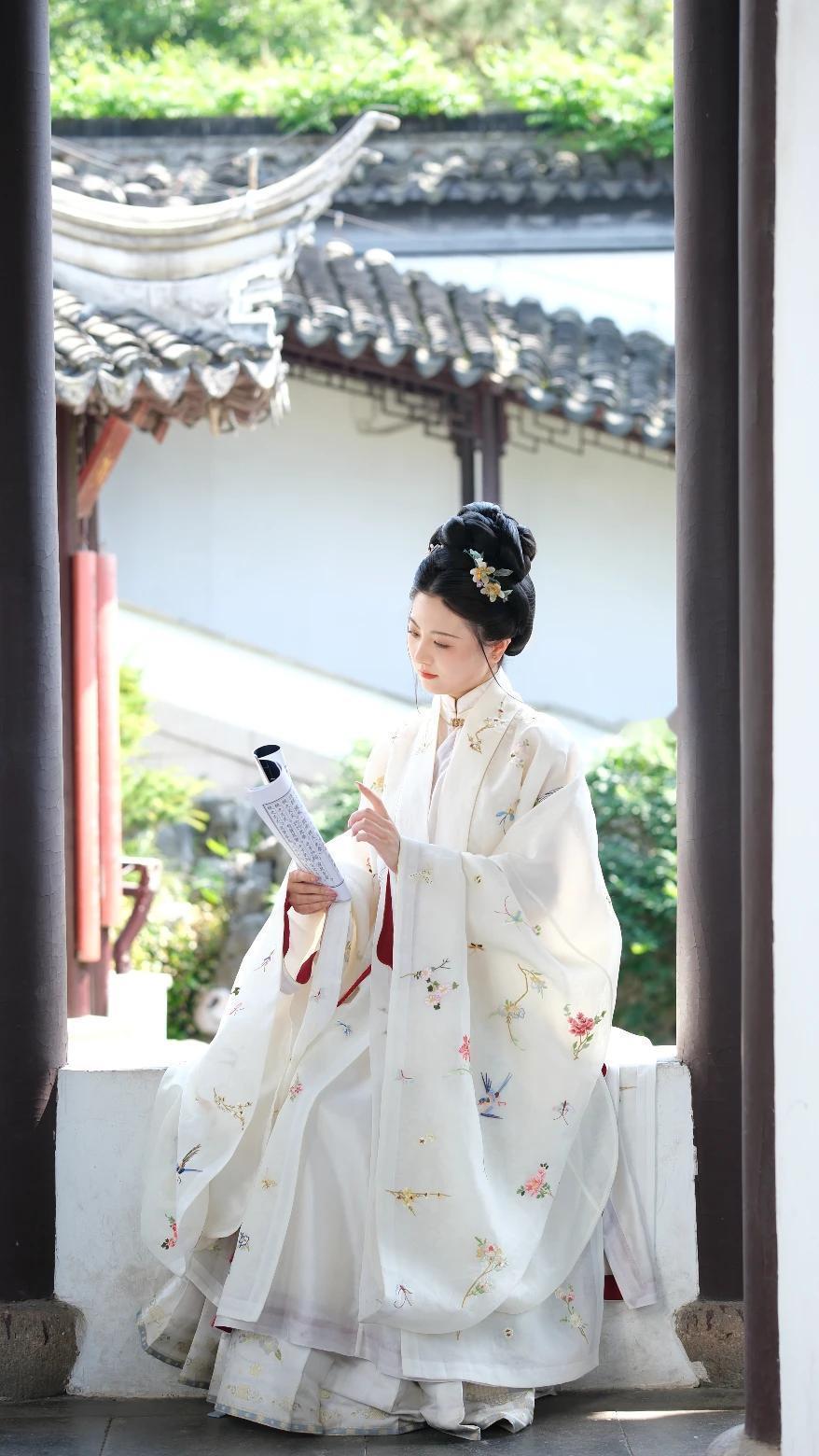 “封建迷信”害死人呀！著名相面大师许负看到魏王豹的老婆簿姬后，说她有母仪天下