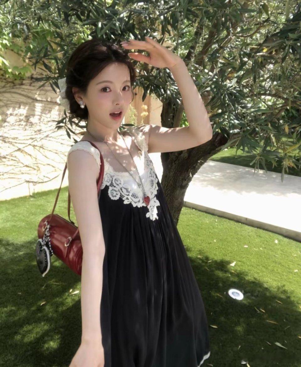 曝杨超越与虎鲸谈崩了不会是因为那个束腰的代言吧？这样的话杨超越粉丝抵制有什么错？