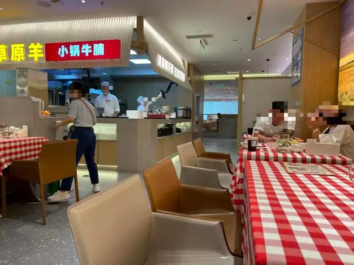 西贝“一降一升”爆火：真正的聪明，是听懂人心的声音谁能想到，两个月前还深陷