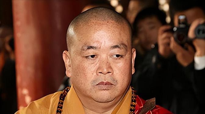 袈裟下的资本有多惊人？1981年释永信16岁进入少林寺，22岁成为掌门人，身披1