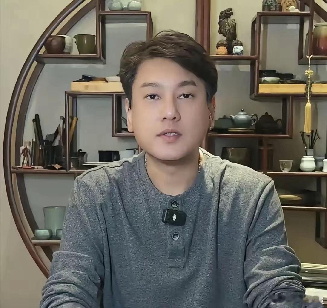 朱孝天回应缺席F4朱孝天缺席F4合体引发的争议持续发酵，他在粉丝群称阿信的感谢是