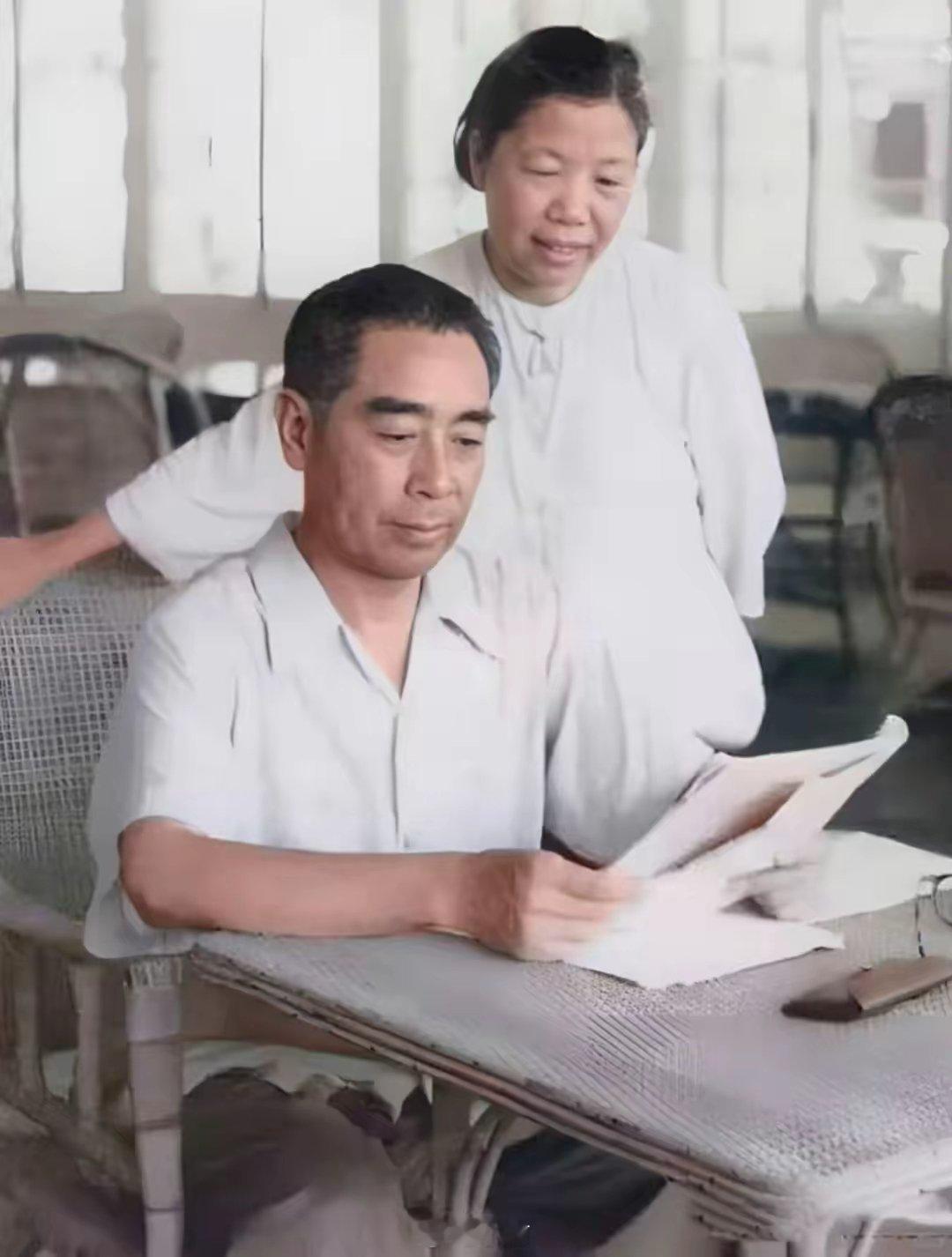 向周总理致敬！