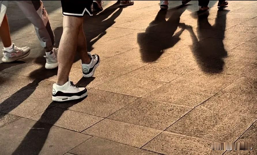 走路的好处大家都知道，但是走路也有一些注意事项，下面我们就一起来看看有哪些吧！