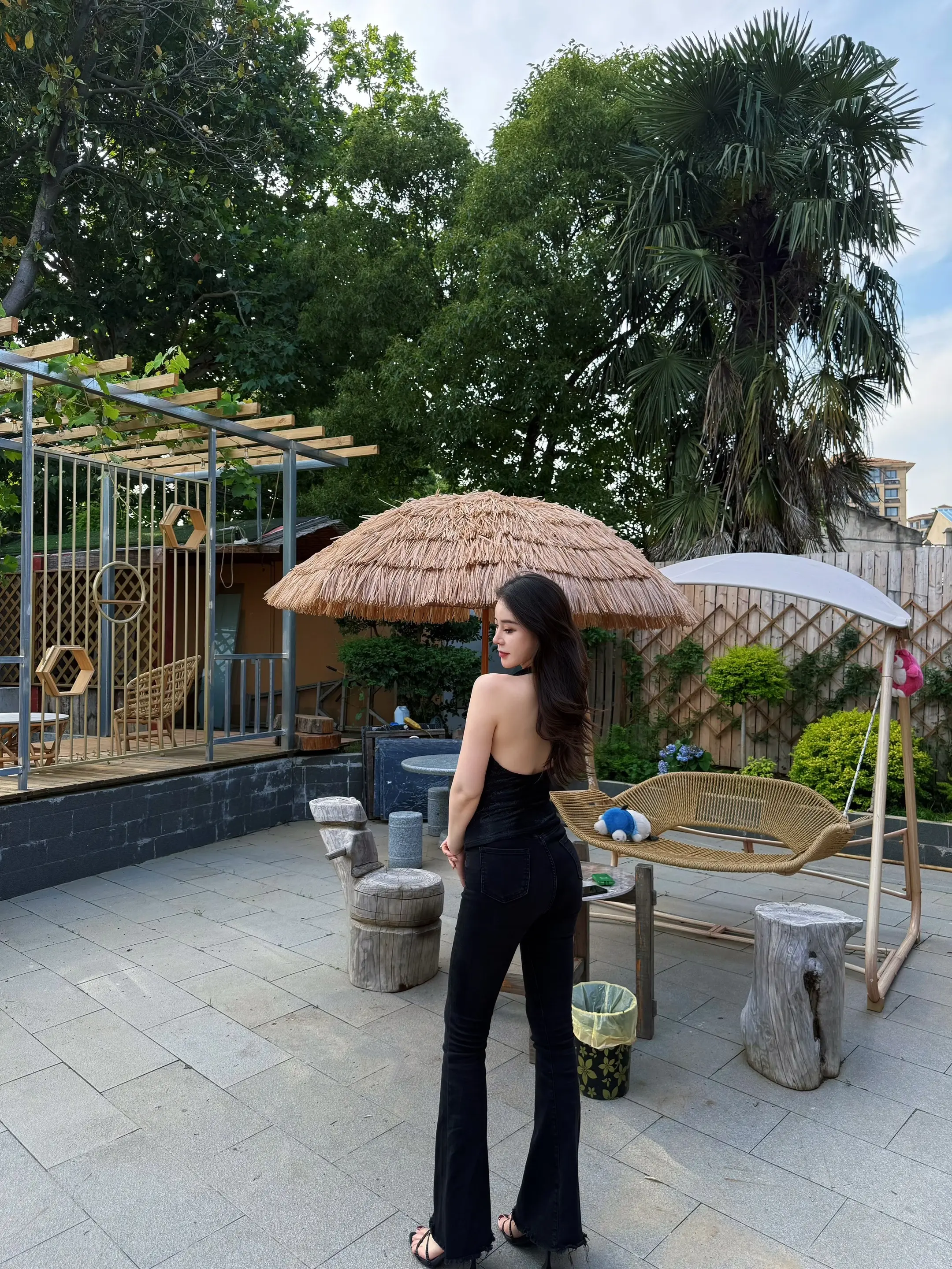 那请全网的ps大神 帮我P一些帅哥在小院里 我瞅瞅你们的技术🤣🤣🤣🤣