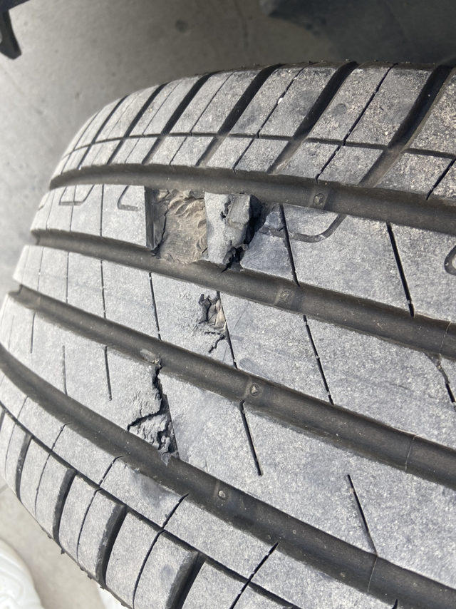 新鲜事刚买的君威轮胎出现这种情况…基本不怎么开…当检查轮胎问题，汽车开不到10