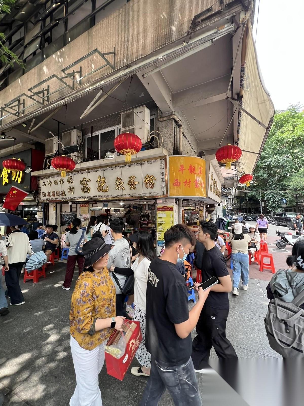 五一的广州西华路人满为患，本地网友吐槽至少1亿人，真有那么好吃？广州西华路美食一