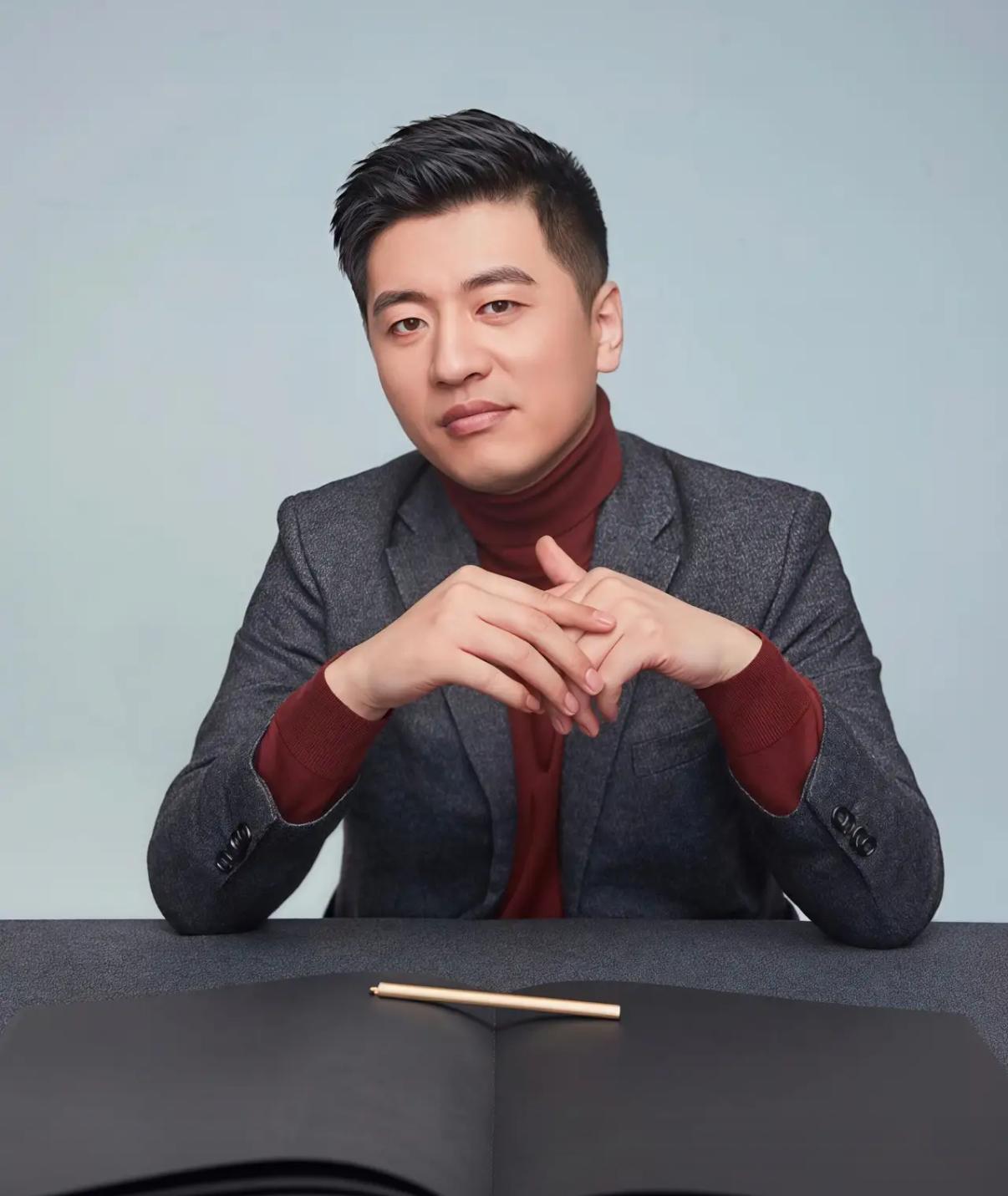 张雪峰一句话点破12个专业真相1：空乘：长得好看是基础，但这碗饭吃的是青春，