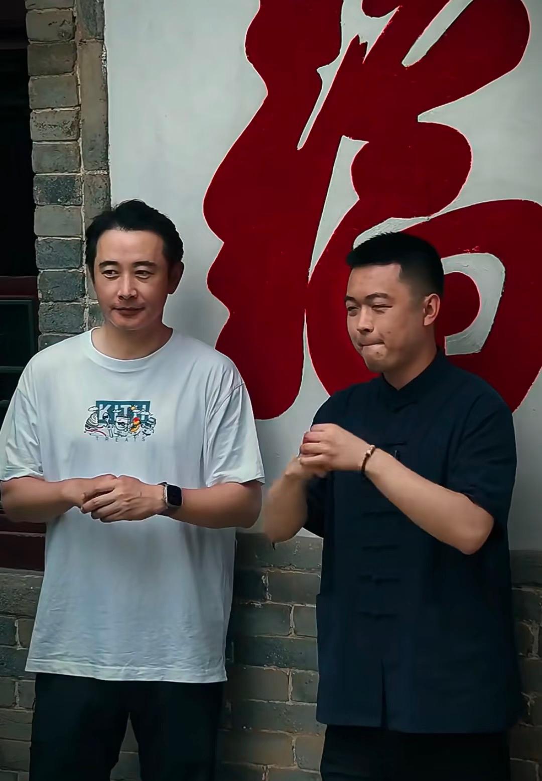 有没有发现罗晋真是太不对劲了他已经44岁了，难道没有人告诉他，他长得很有男人
