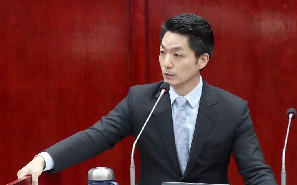 蒋介石的曾孙蒋万安，竞选台北市市长的时候曾宣称：如果大陆继续在台海进行军机绕台和