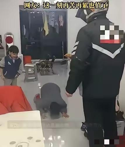 “泪目！”安徽马鞍山，一男子除夕夜晚饭后，并没有在家陪妻儿，而是独自出门跑外卖，