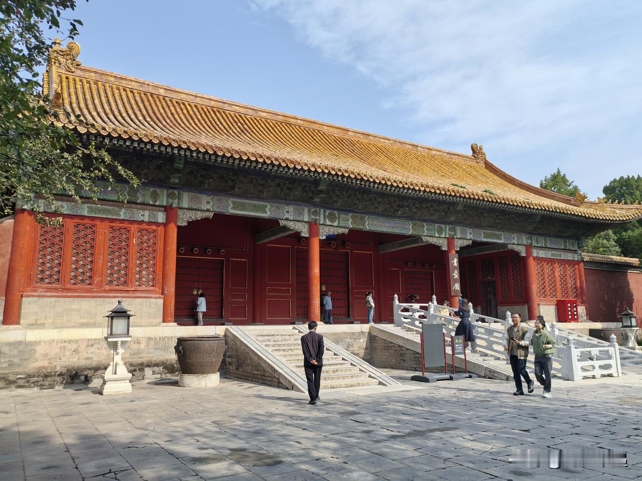 国庆你会出去旅游吗理论上来说国庆我是不会出去旅游的，但是一直觉得北京还是得去一趟