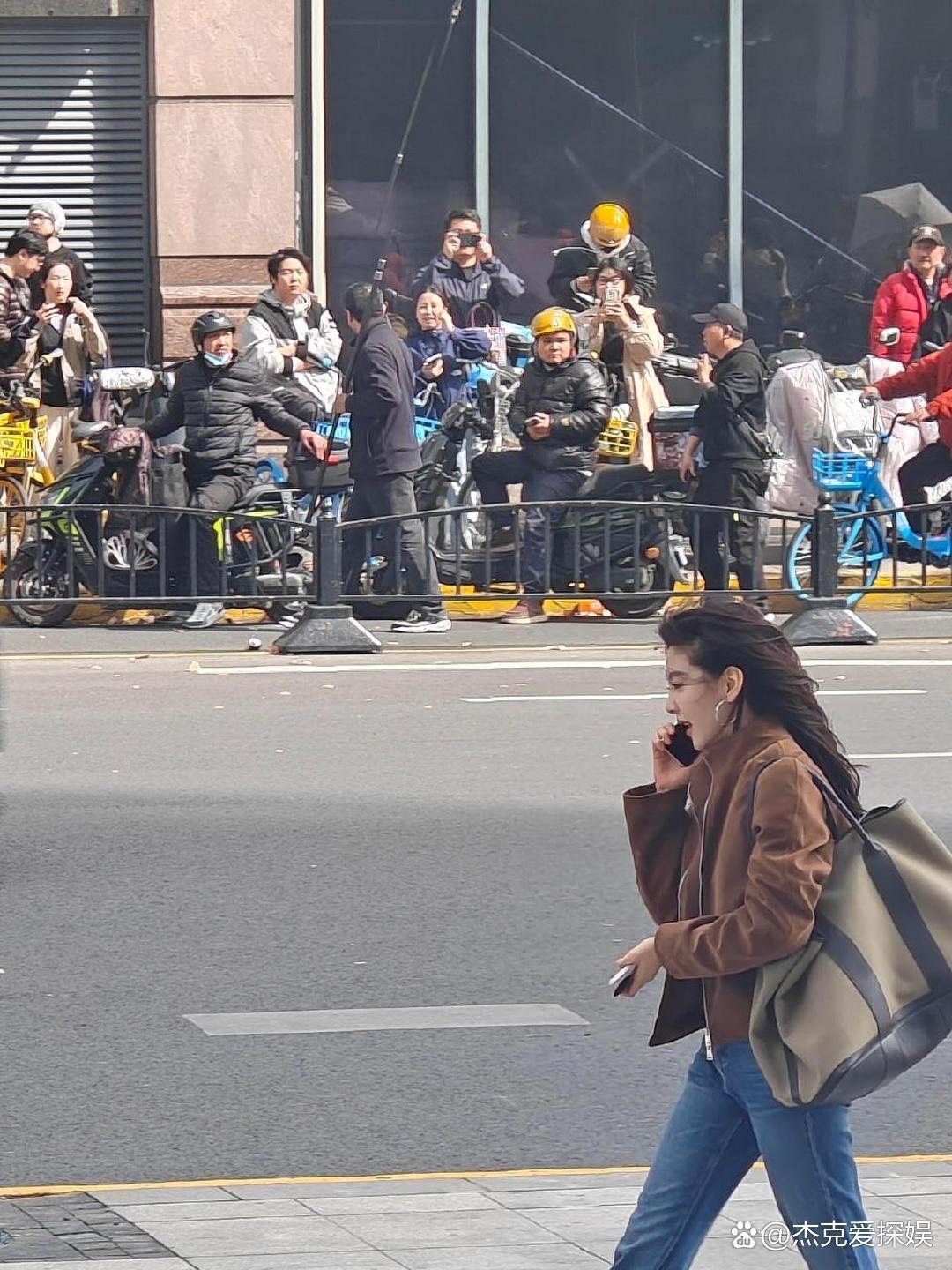 偶遇章若楠，果然明星里的淡颜在现实里还是挺有冲击力的