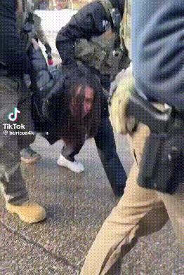 美军伞兵就绪，美国国民警卫队进入阵位，美国这摊乱子，越搅越浑！1500美军准