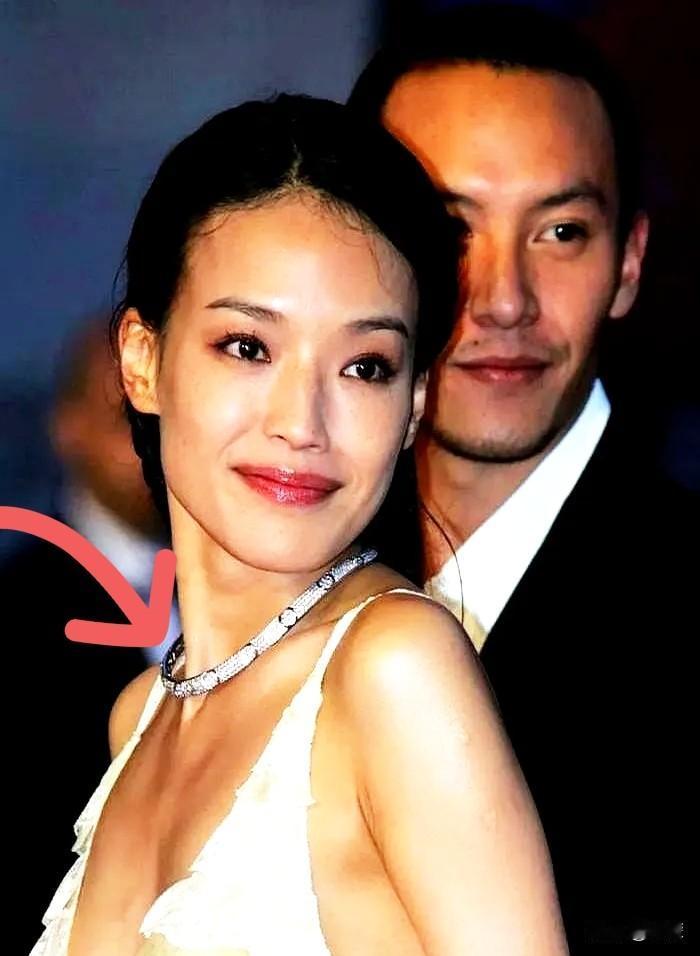 骗了所有人整整9年。大家都以为舒淇是为了美貌、为了事业才选择丁克，结果人家在节