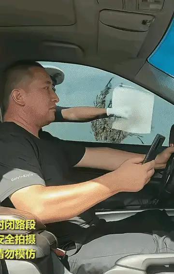 哈哈哈哈，这张图，看前面有点想笑，看后面直接大笑了。